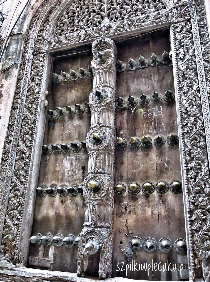 stone-town-door