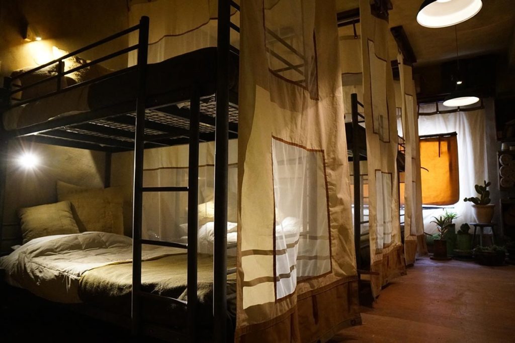 źródło: walledoffhotel.com