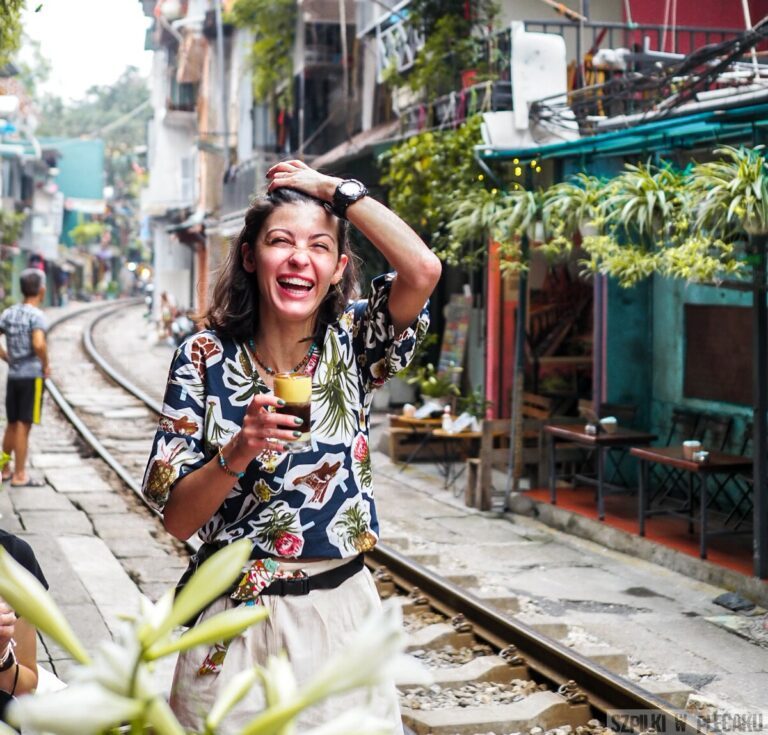 kawa po wietnamsku z jakiem - egg coffee- Hanoi - Train Street - Szpilki w plecaku