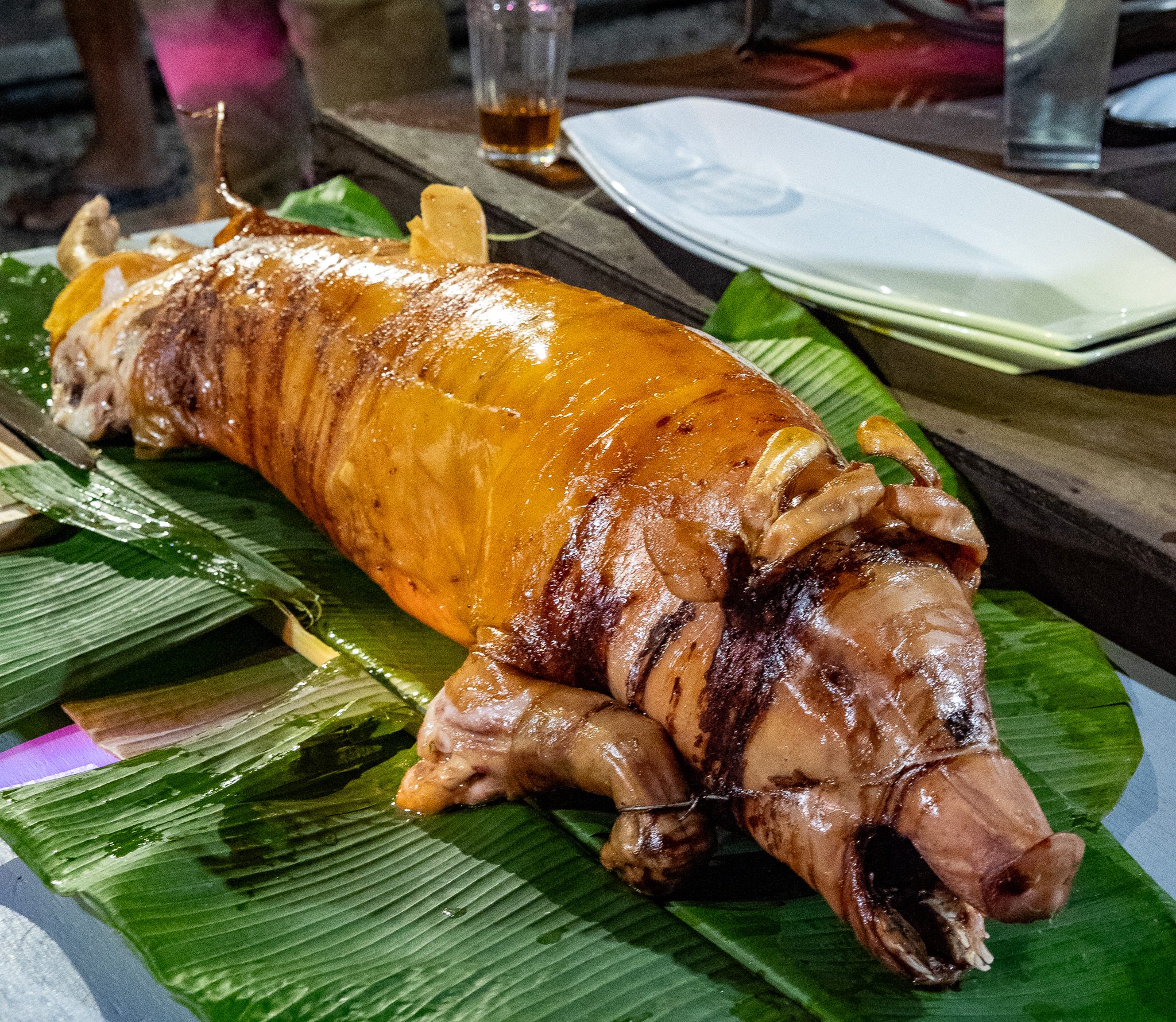 jedzenie na Filipinach - lechon -Szpilki w plecaku Ewa Chojnowska