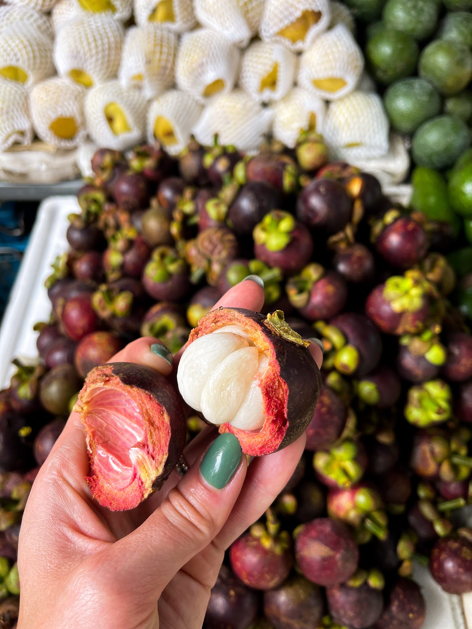 mangostan egzotyczne owoce - Szpilki w plecaku Ewa Chojnowska